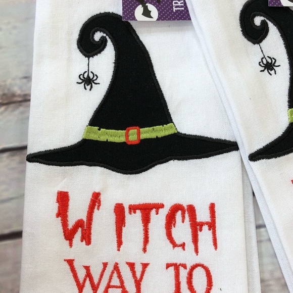 KITCHEN Towels Set of 2 Embroidered. - Picture 2 of 5